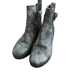 Amalfi Womens Metallic Black Chelsea Boots Size 7.5 Grunge Biker Goth Buckle